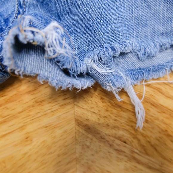 Levis Womens Denim Shorts Size 30 Mid Rise Studded Raw Cut Off Hem Medium Wash - Picture 5 of 11